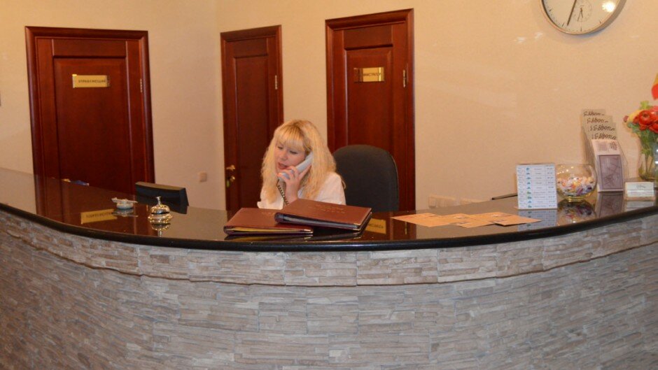 Администратор Отеля Европа в Жуковском на рабочем месте