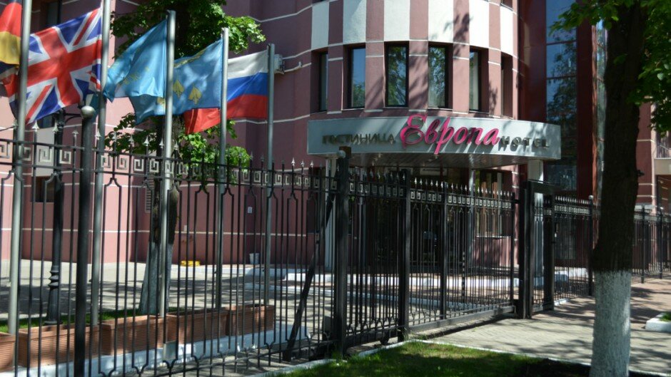 Отель Европа в Жуковском: главный вход в гостиницу во всей красе